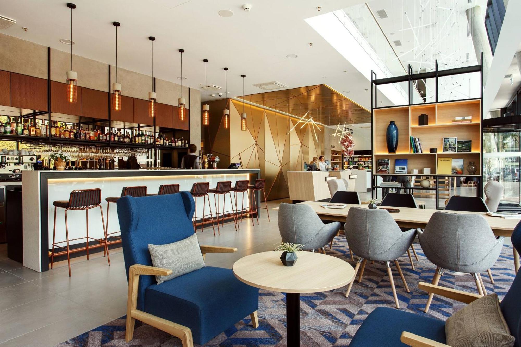 Courtyard By Marriott Center Hotel