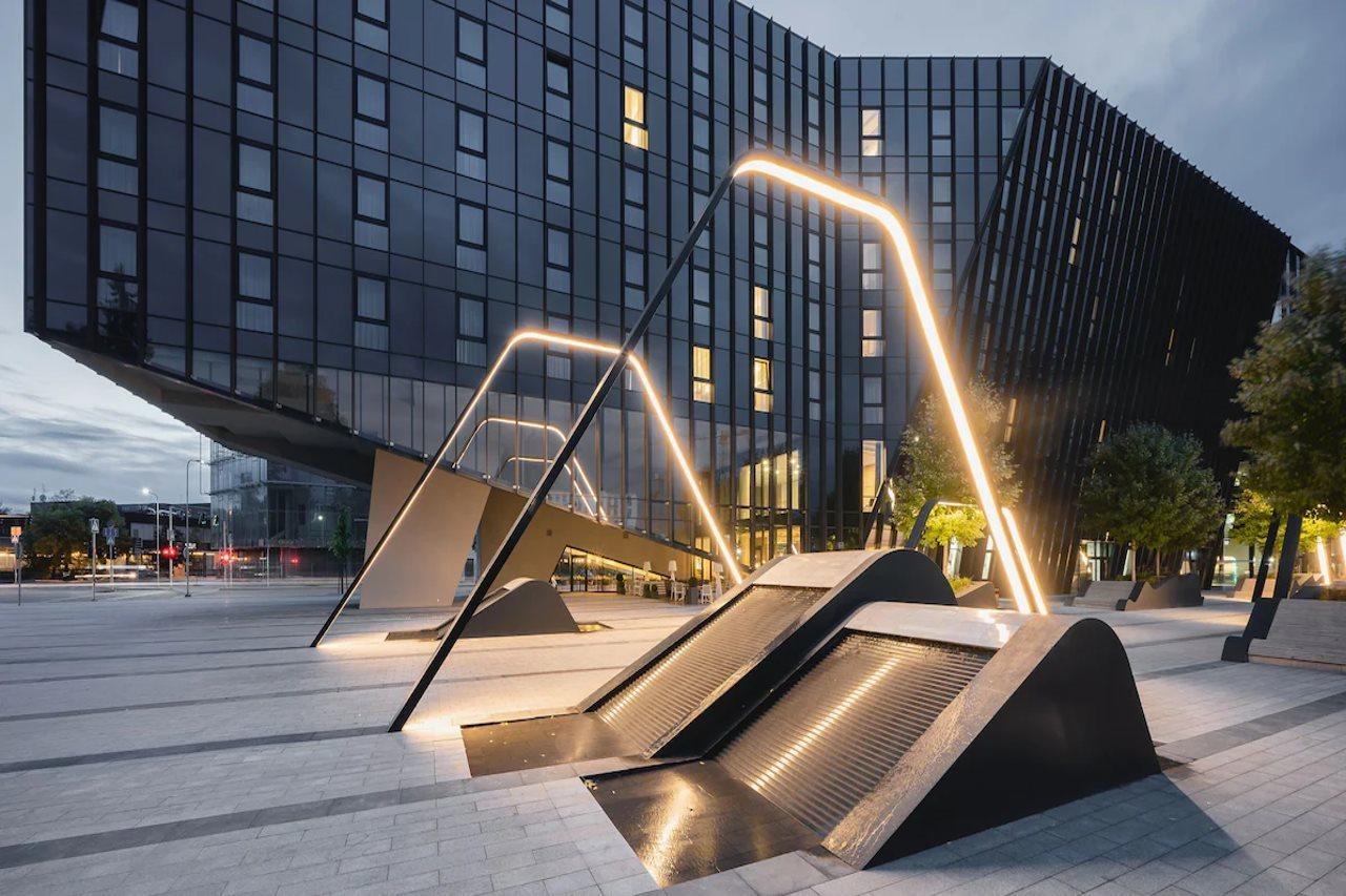 Готель Courtyard By Marriott Center