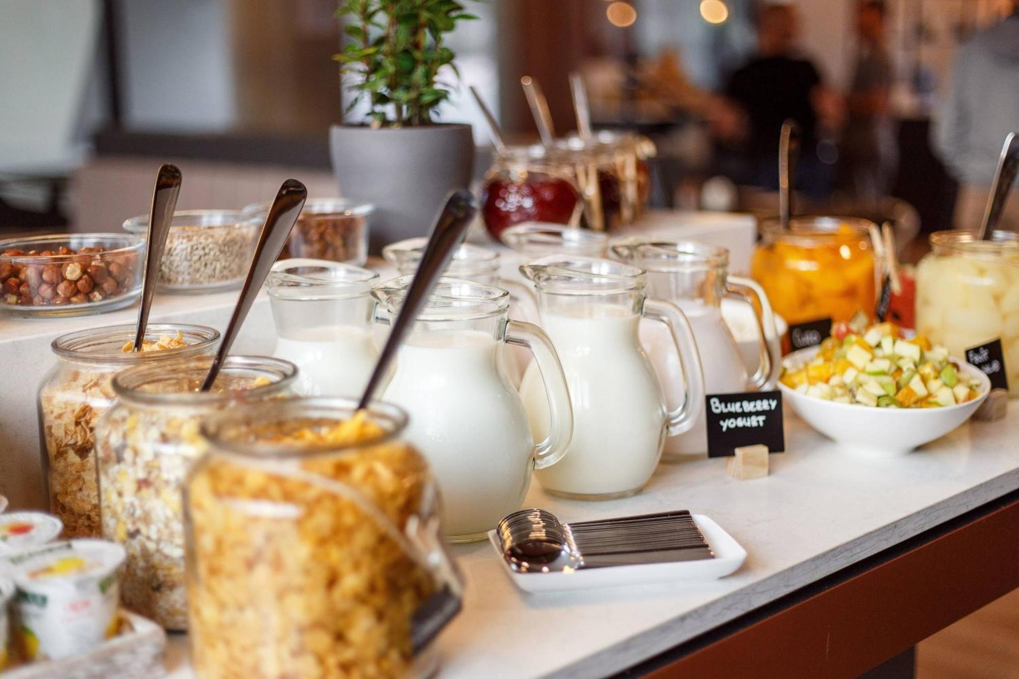 Courtyard By Marriott Center Готель